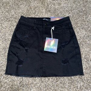 ♻️NWT- Black distressed denim mini skirt